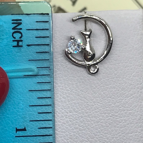 🌟 Sterling Silver CZ Cat Stud Earrings - Picture 4 of 5